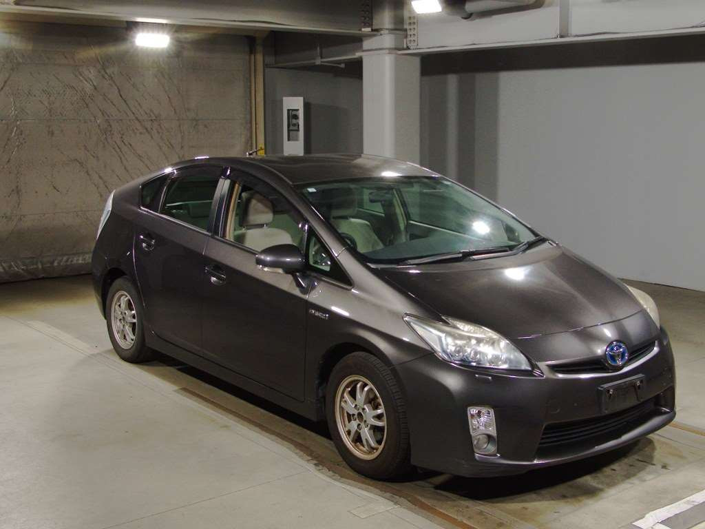 2011 Toyota Prius ZVW30[2]