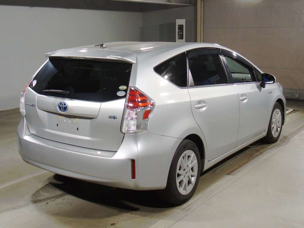 2019 Toyota Prius alpha ZVW41W[1]