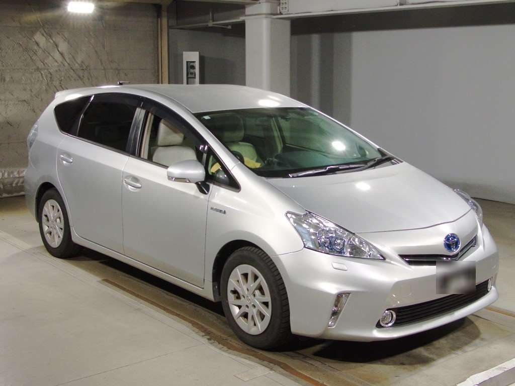 2012 Toyota Prius alpha ZVW40W[2]