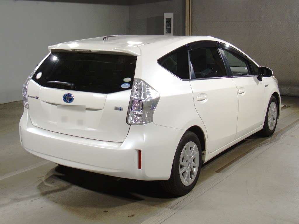 2012 Toyota Prius alpha ZVW41W[1]