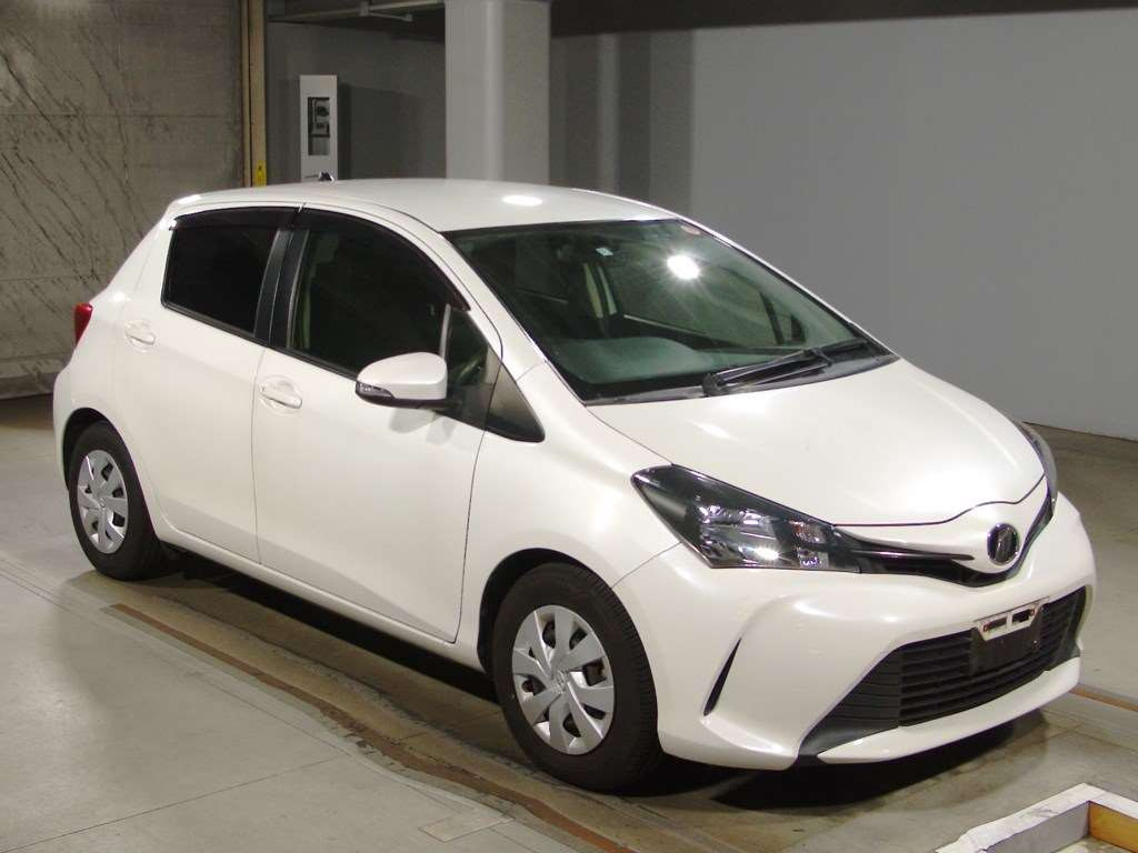 2015 Toyota Vitz NSP130[2]