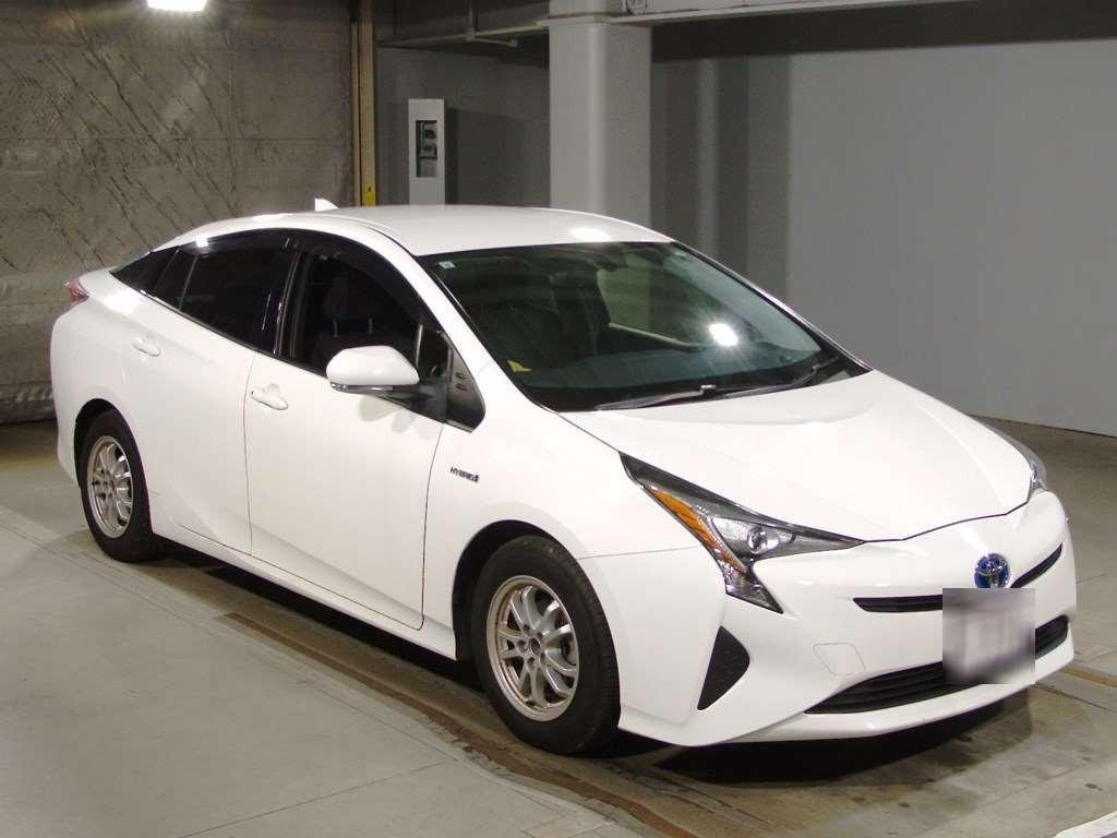 2017 Toyota Prius ZVW50[2]