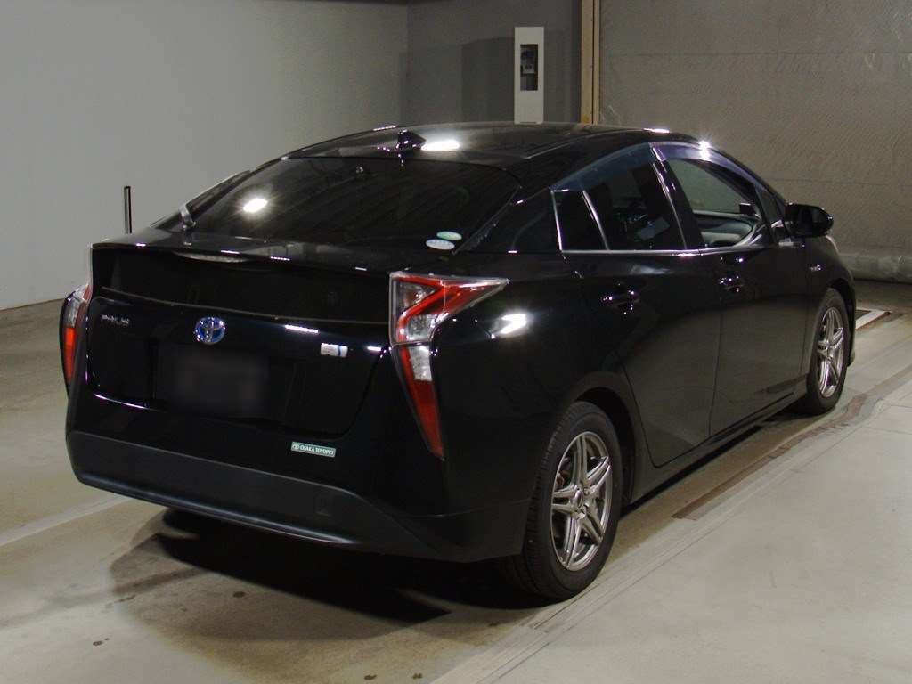 2017 Toyota Prius ZVW50[1]