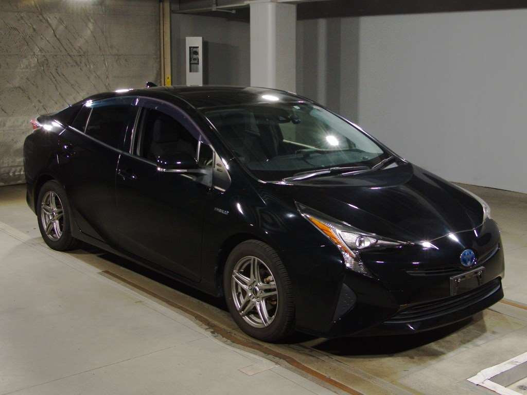 2017 Toyota Prius ZVW50[2]