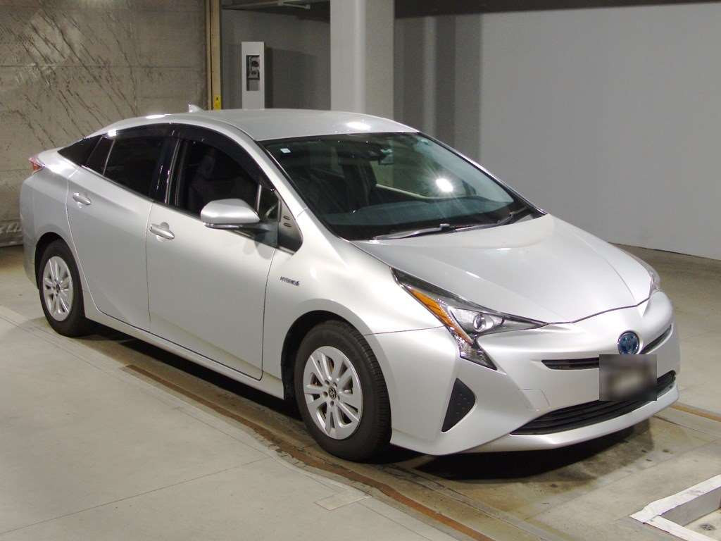 2016 Toyota Prius ZVW50[2]