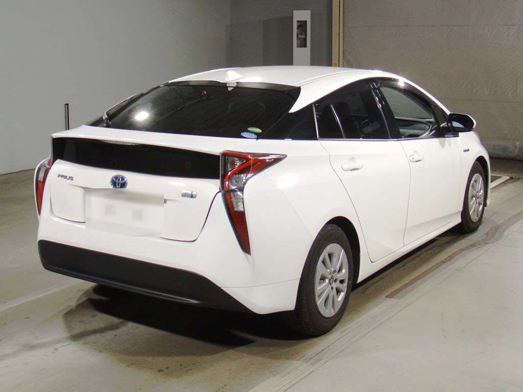 2017 Toyota Prius ZVW50[1]