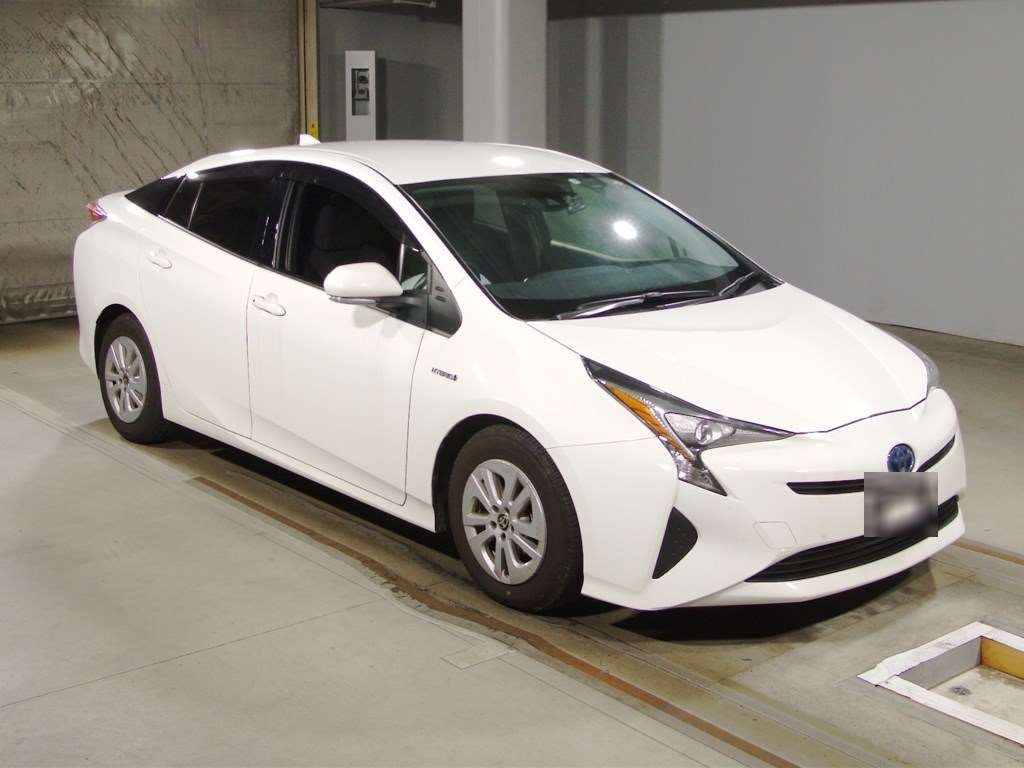 2017 Toyota Prius ZVW50[2]