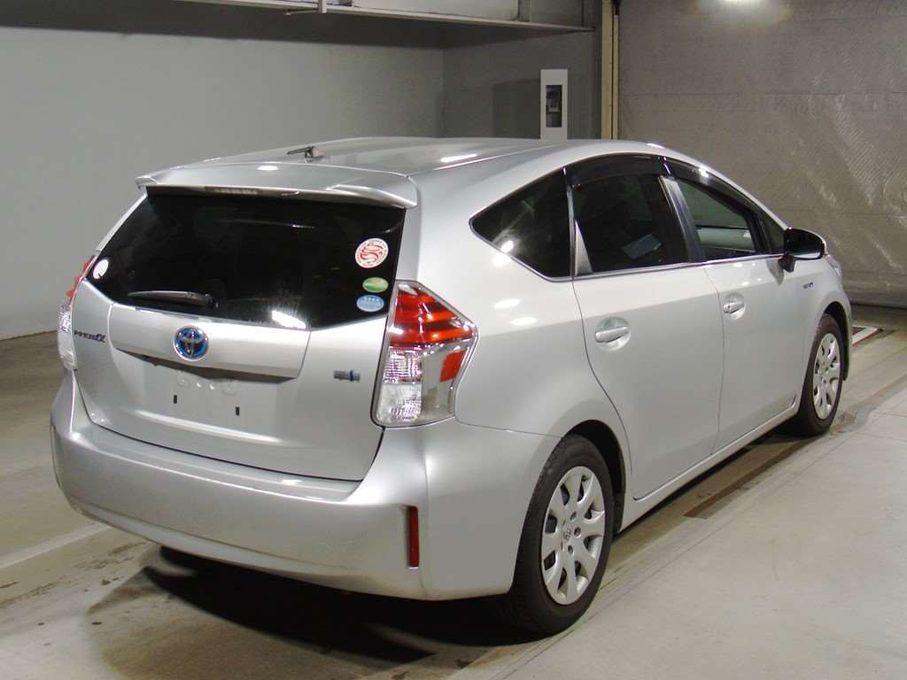 2019 Toyota Prius alpha ZVW41W[1]