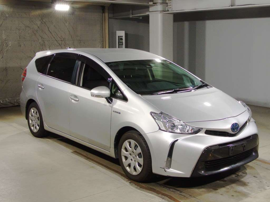 2019 Toyota Prius alpha ZVW41W[2]