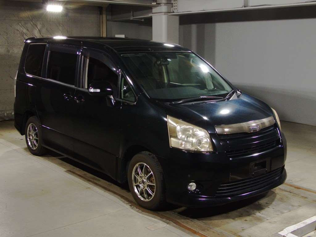 2008 Toyota Noah ZRR70W[2]