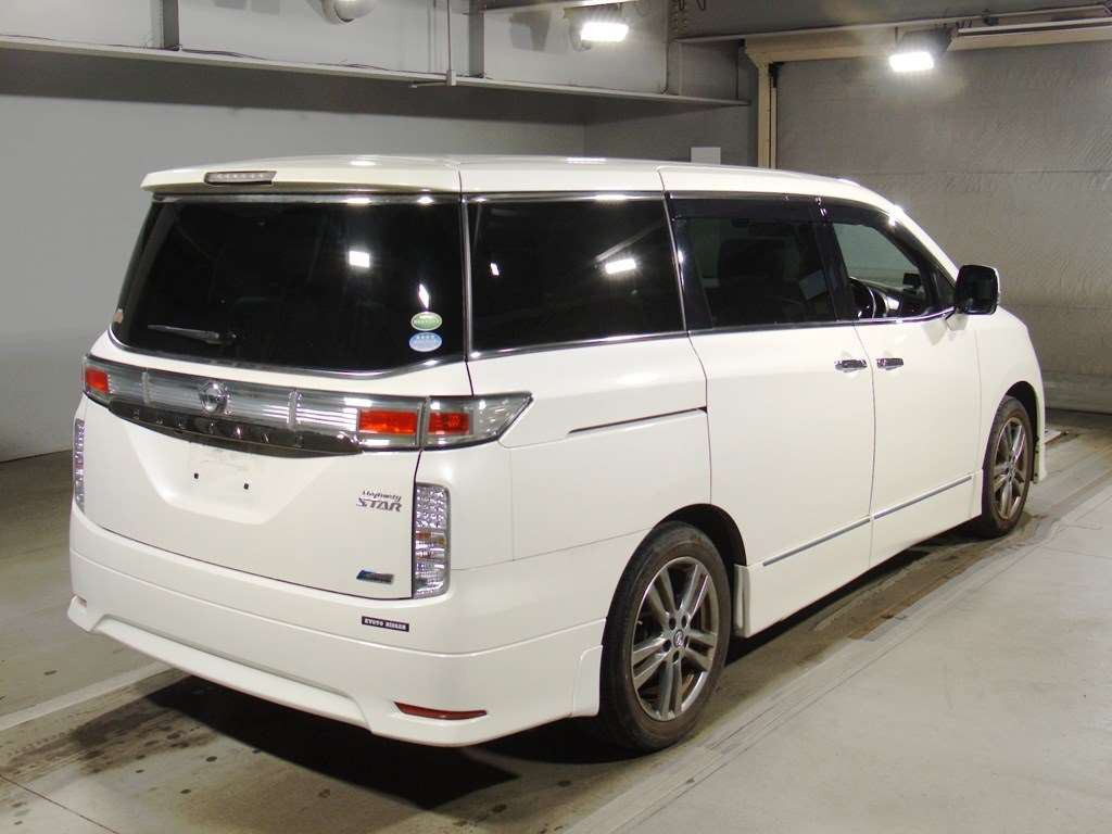 2013 Nissan Elgrand TE52[1]