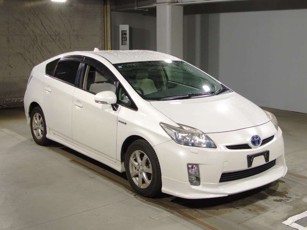 2011 Toyota Prius ZVW30[2]