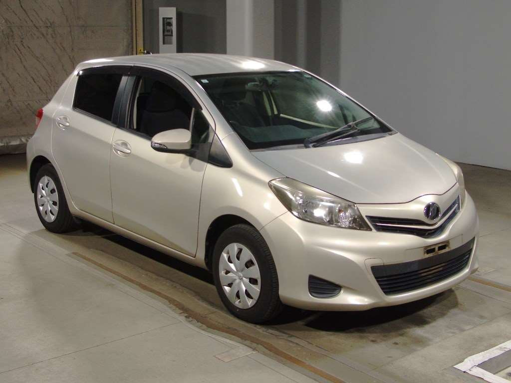 2013 Toyota Vitz KSP130[2]