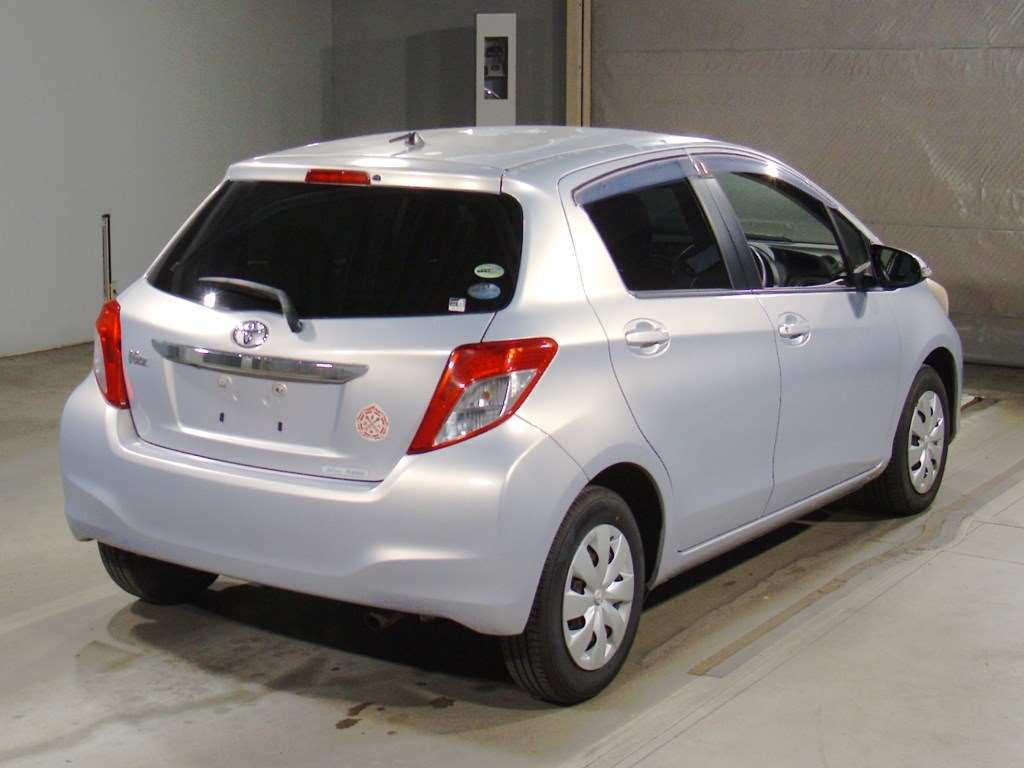 2013 Toyota Vitz NSP130[1]