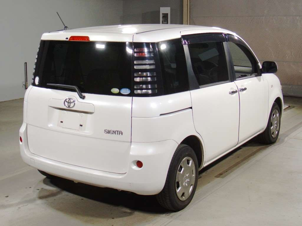 2005 Toyota Sienta NCP81G[1]