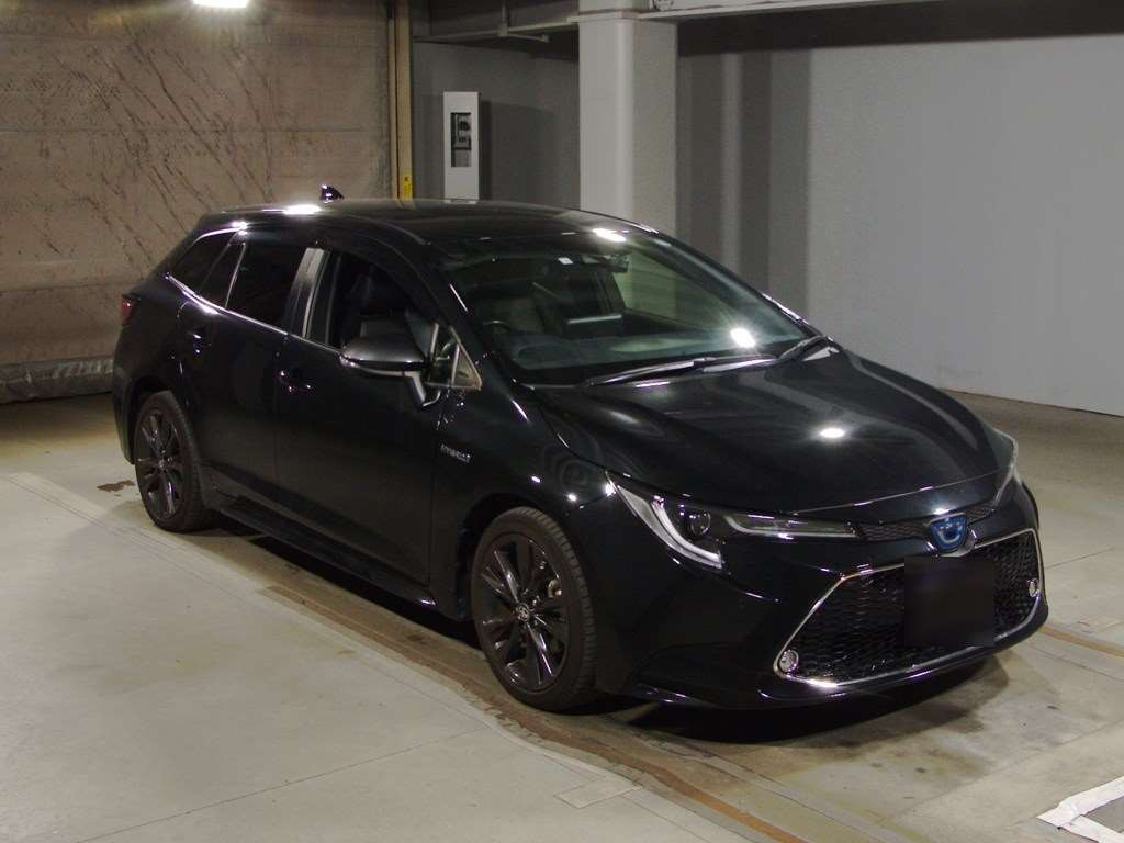 2020 Toyota Corolla Touring Wagon ZWE211W[2]