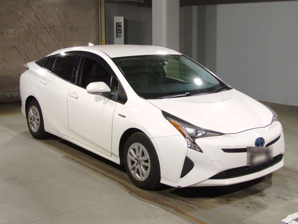 2017 Toyota Prius ZVW50[2]