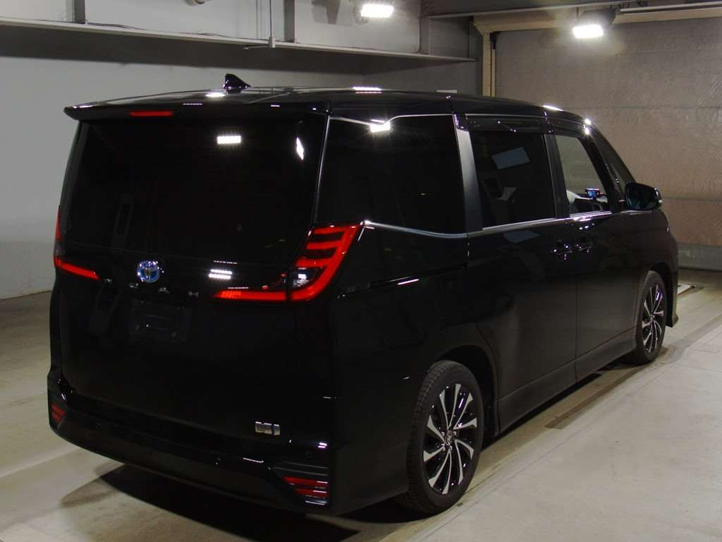 2022 Toyota Noah ZWR90W[1]