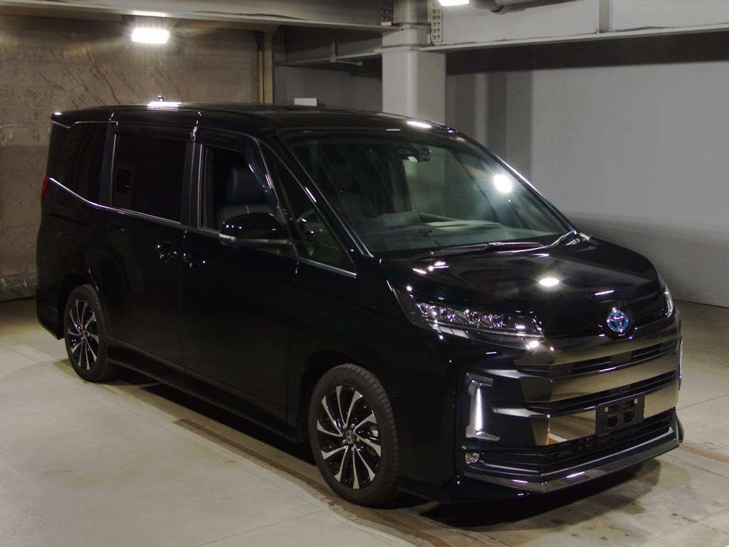 2022 Toyota Noah ZWR90W[2]