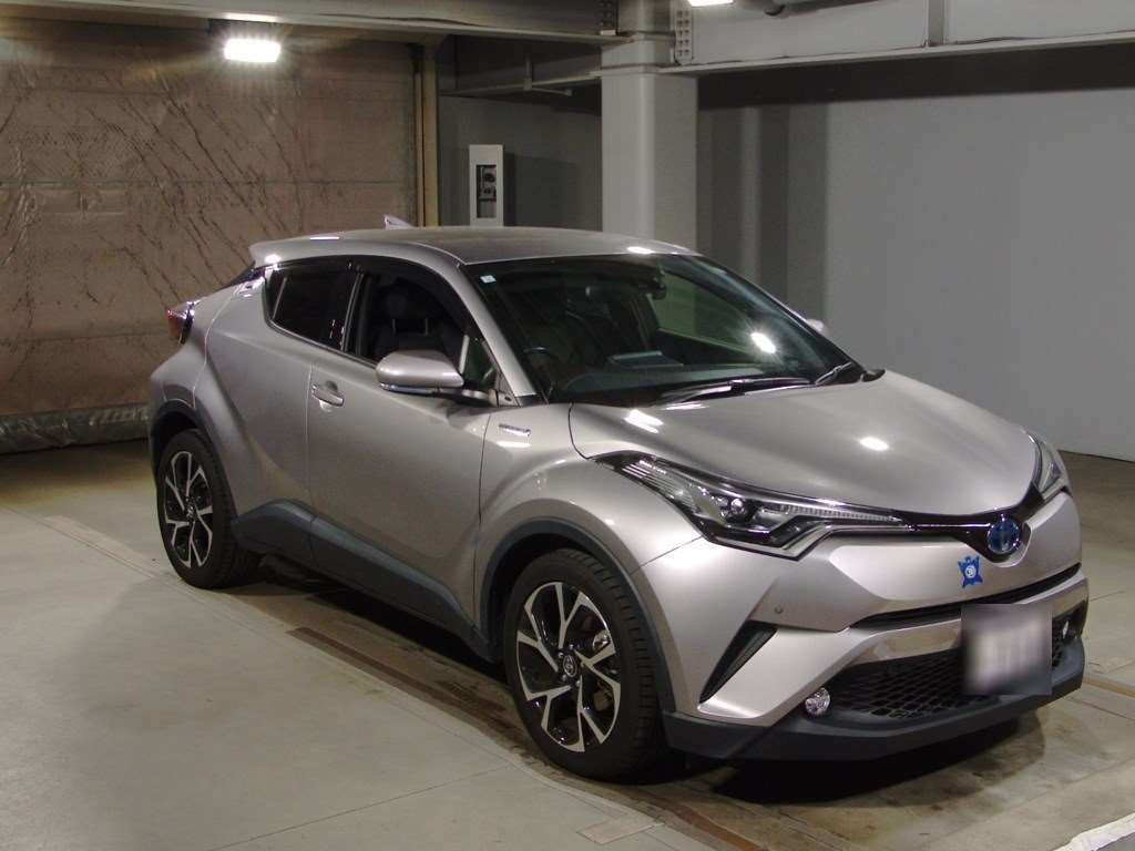 2017 Toyota C-HR ZYX10[2]