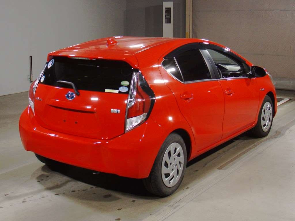 2016 Toyota Aqua NHP10[1]