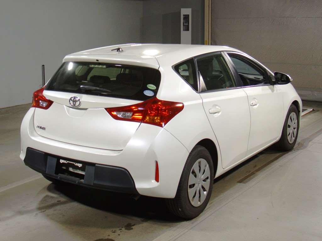 2012 Toyota Auris NZE181H[1]