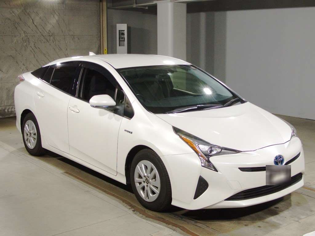 2016 Toyota Prius ZVW50[2]