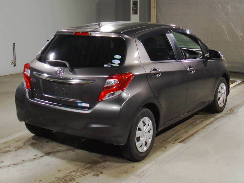 2015 Toyota Vitz NSP130[1]