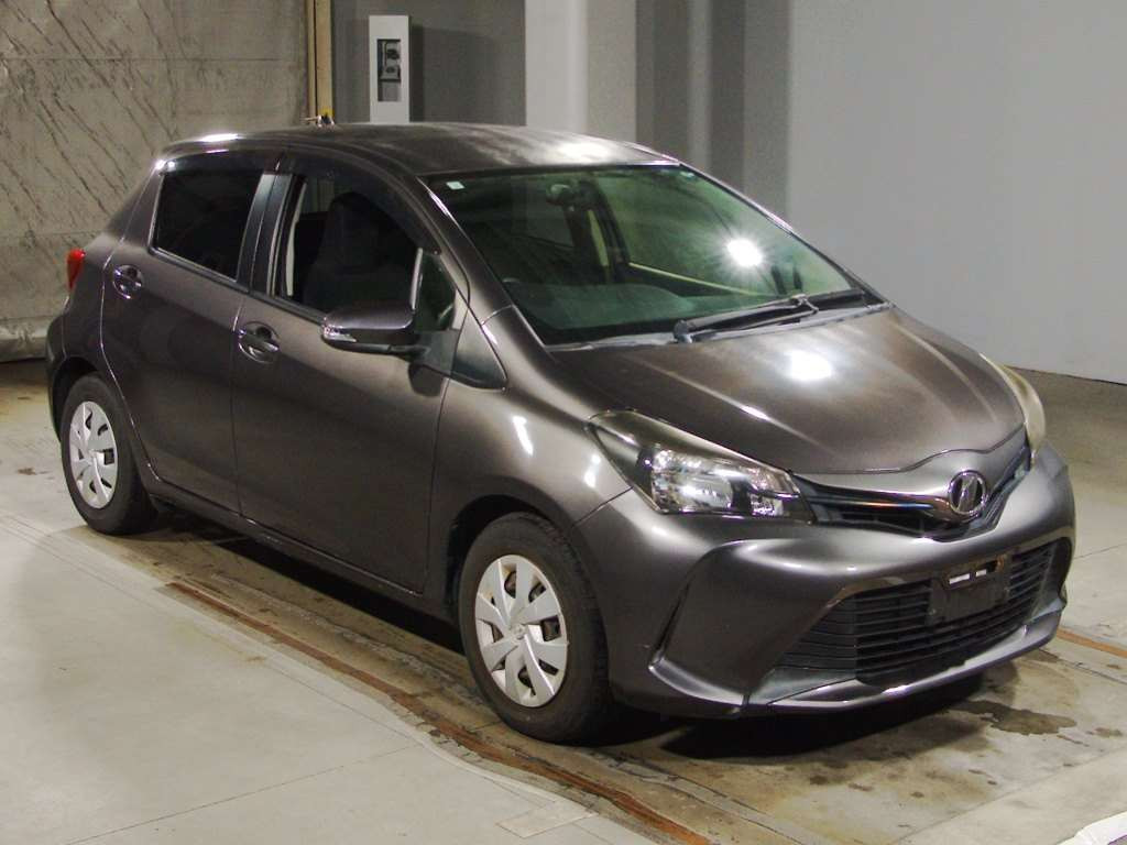 2015 Toyota Vitz NSP130[2]