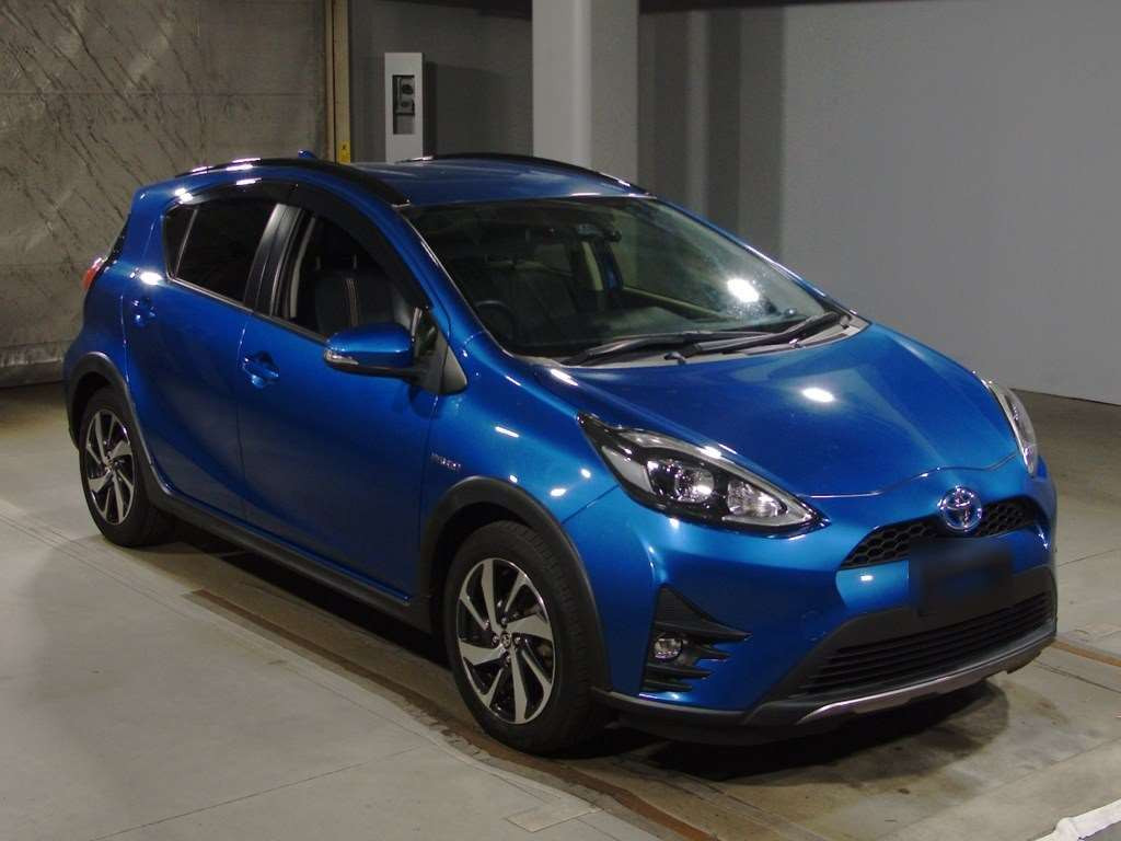 2017 Toyota Aqua NHP10H[2]