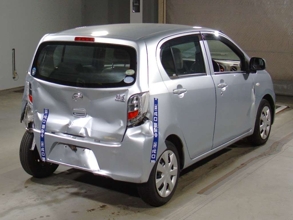 2016 Daihatsu Mira es LA300S[1]