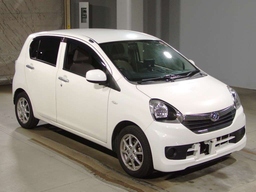 2015 Daihatsu Mira es LA300S[2]