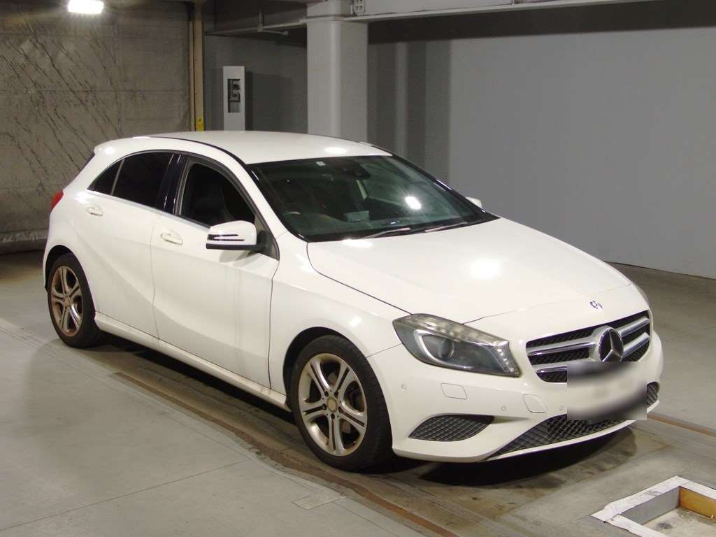 2013 Mercedes Benz A-Class 176042[2]