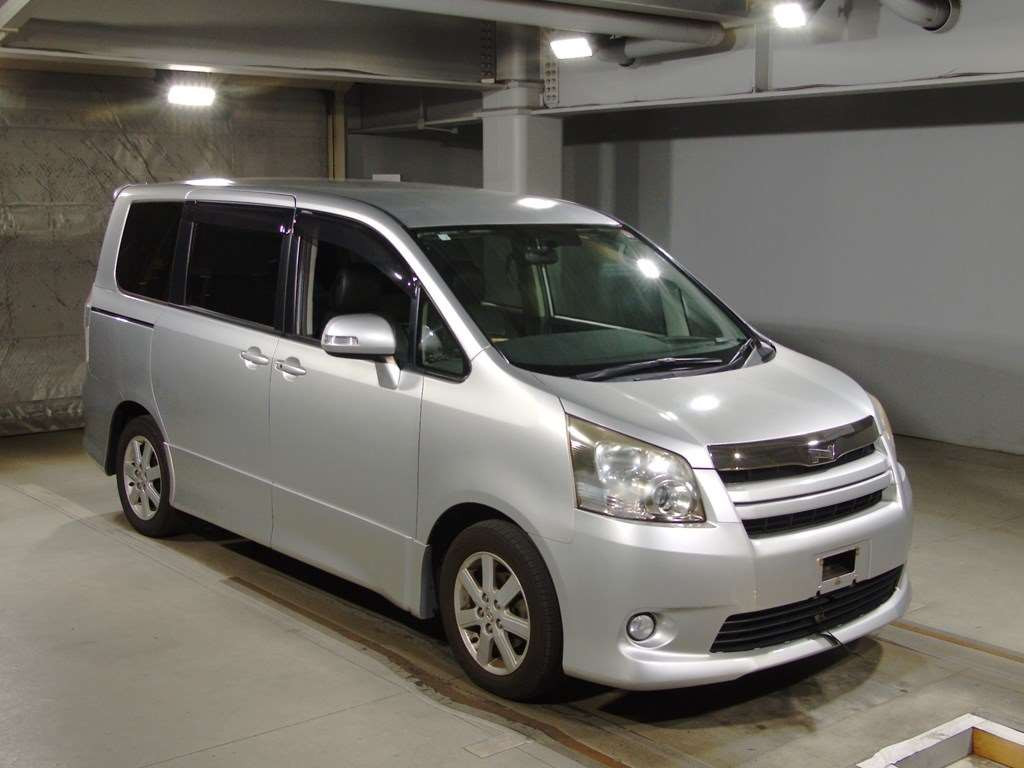 2008 Toyota Noah ZRR70W[2]