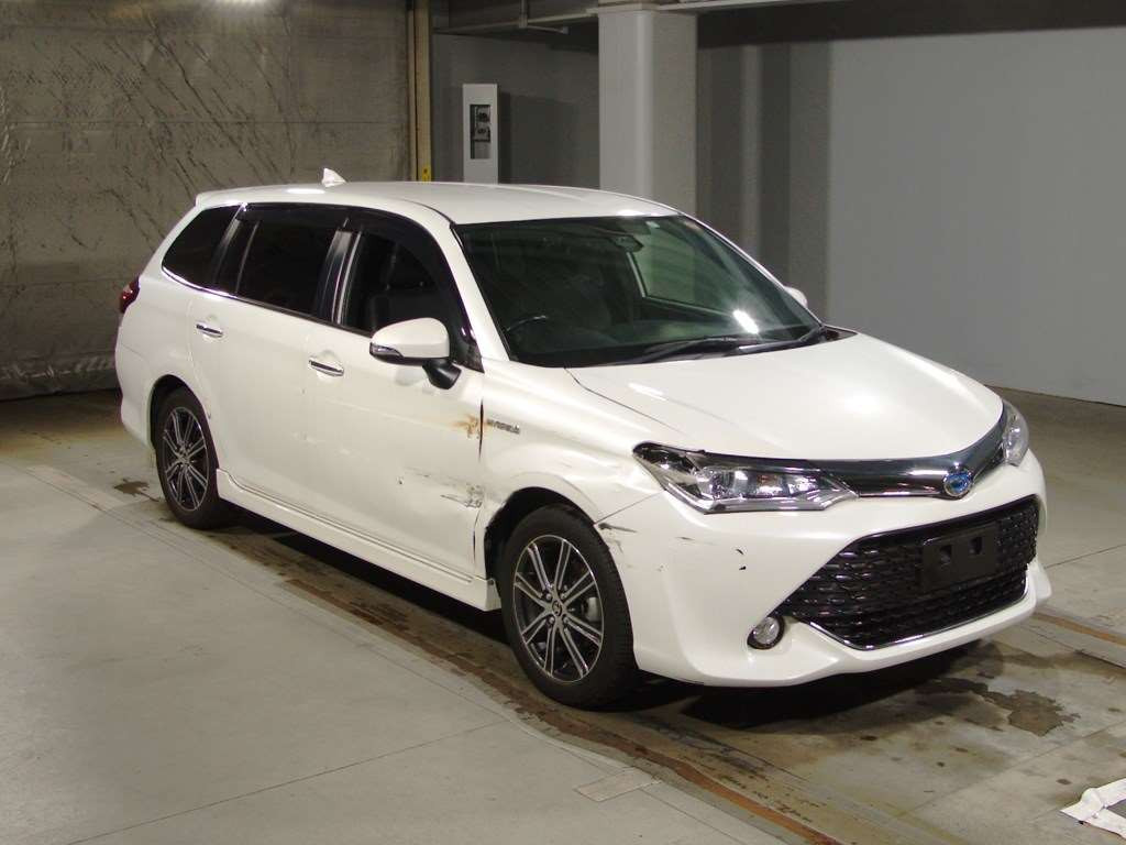 2015 Toyota Corolla Fielder NKE165G[2]