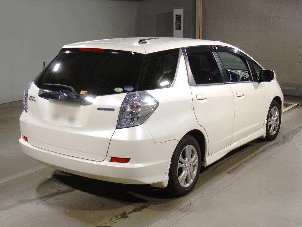 2011 Honda Fit Shuttle Hybrid GP2[1]