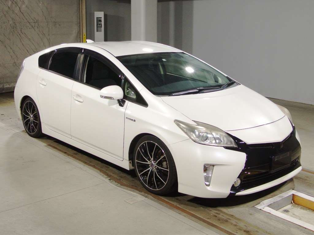 2012 Toyota Prius ZVW30[2]