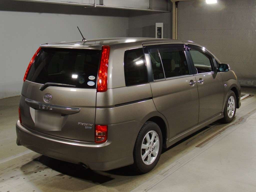 2010 Toyota Isis ZGM10W[1]