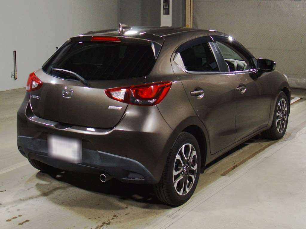 2016 Mazda Demio DJ5FS[1]