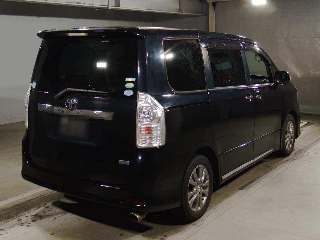 2012 Toyota Voxy ZRR70W[1]