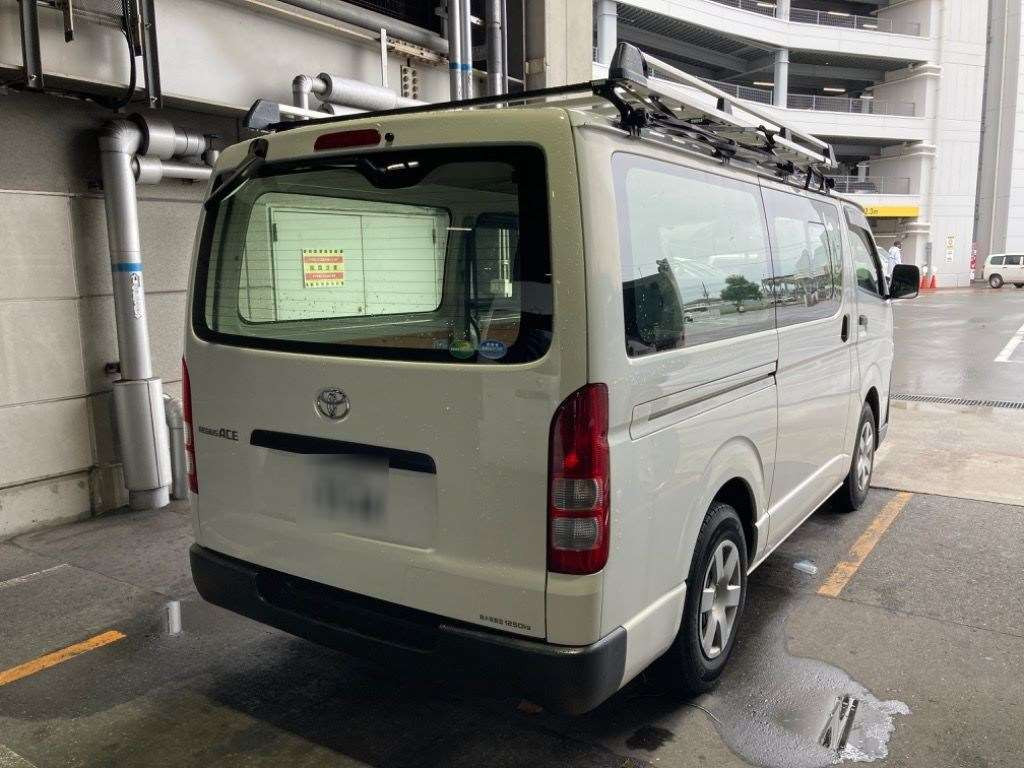 2017 Toyota Regiusace Van TRH200V[1]