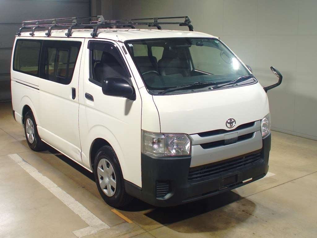 2018 Toyota Hiace Van TRH200V[2]