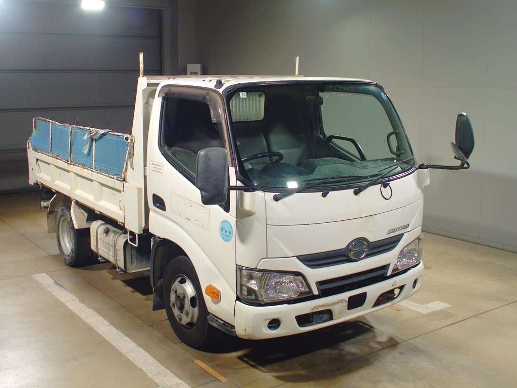 2016 Hino DUTRO XZU610T[2]