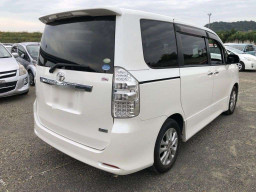 2011 Toyota Noah