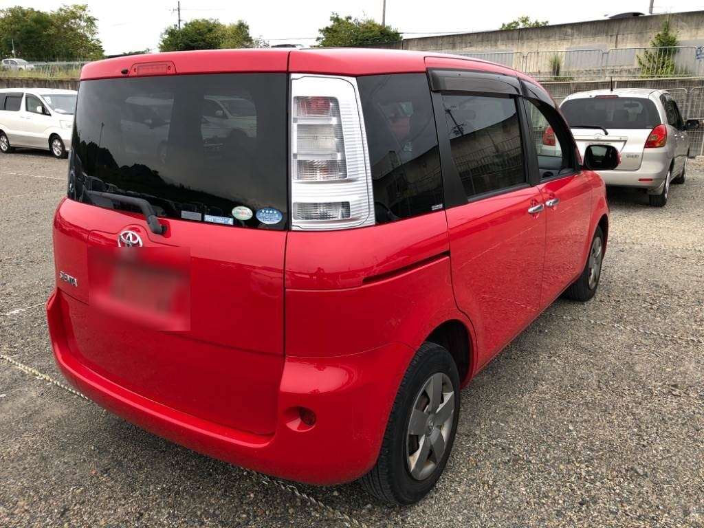 2011 Toyota Sienta NCP81G[1]