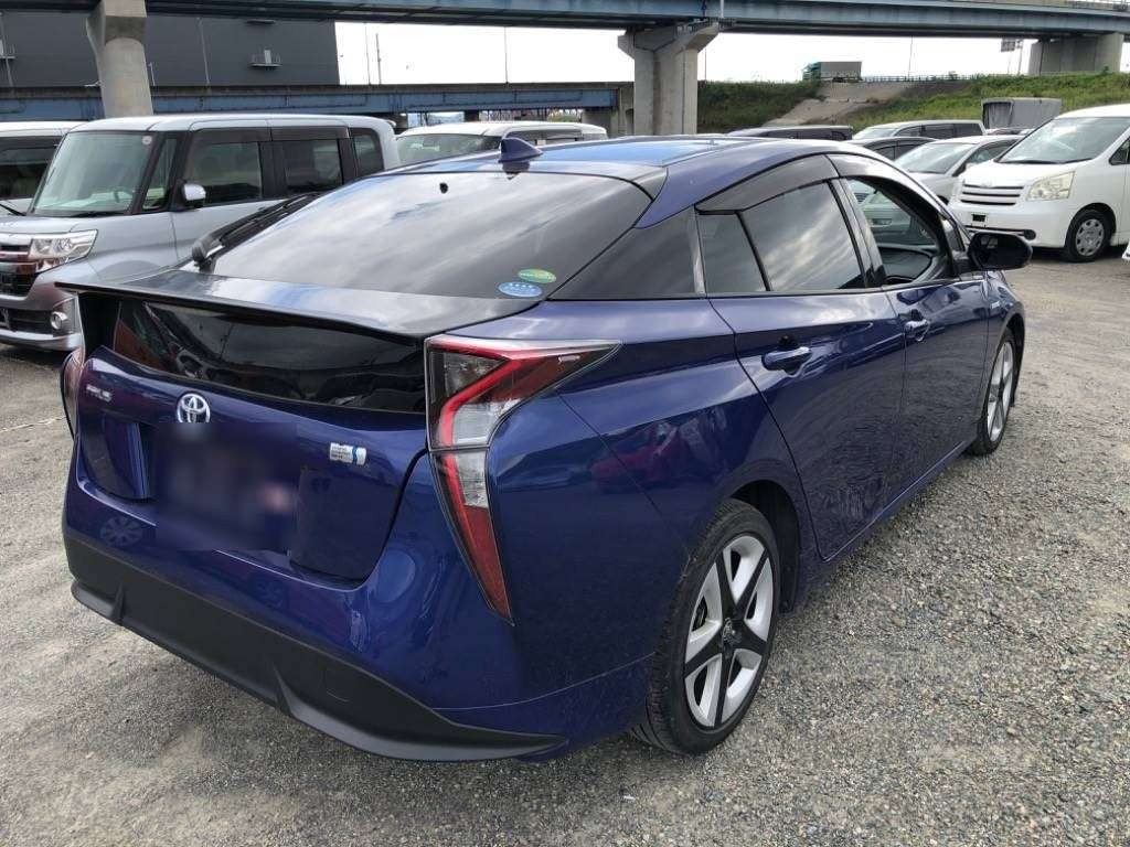 2016 Toyota Prius ZVW50[1]