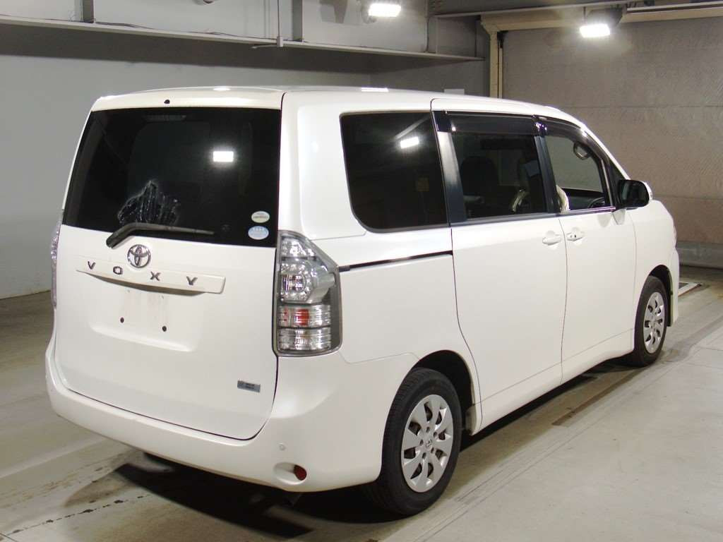 2011 Toyota Voxy ZRR70G[1]