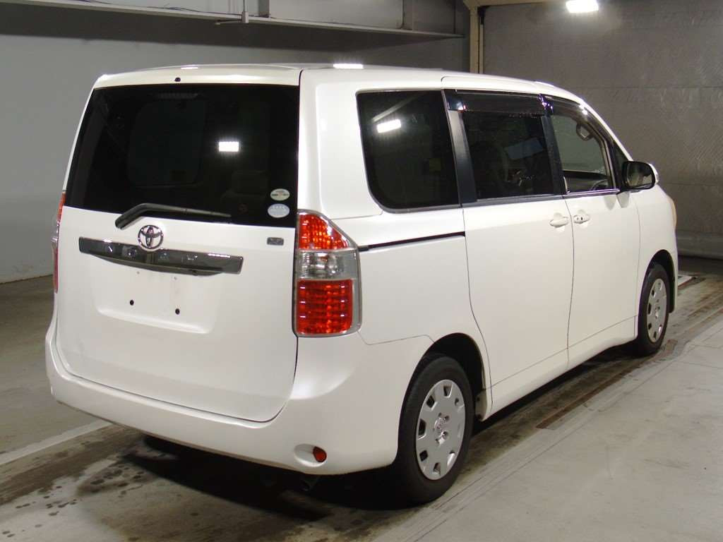 2008 Toyota Noah ZRR70G[1]