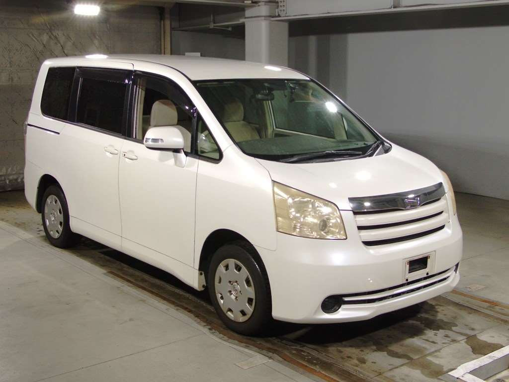 2008 Toyota Noah ZRR70G[2]