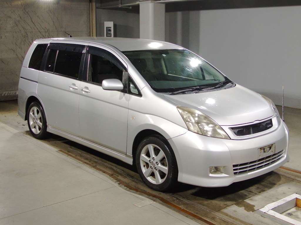 2005 Toyota Isis ANM10W[2]